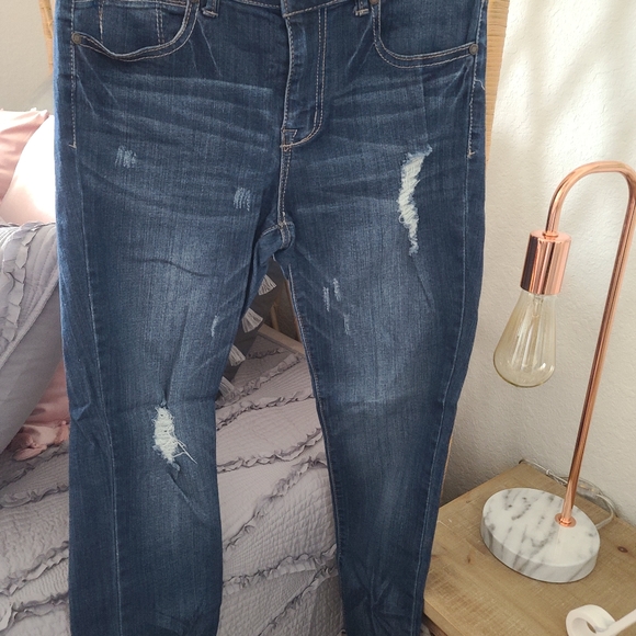 Women's stretch and distress denim - Picture 4 of 4